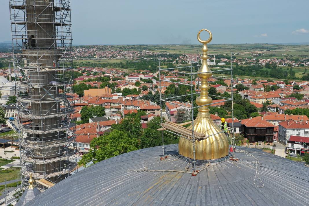 Selimiye Camisi'nin ana kubbe aleminin montajı tamamlandı 14